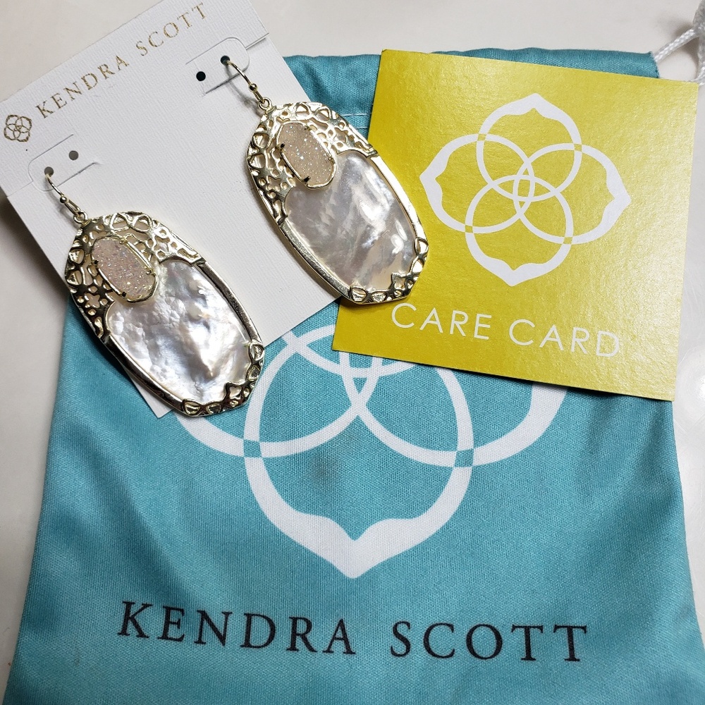 Kendra Scott Divas in Gold, mother of pearl